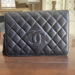 CHANEL BLACK VINTAGE QUILTED CROSSBODY BAG